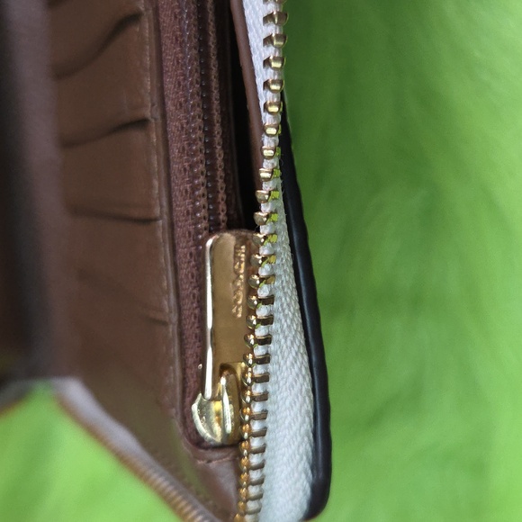 Coach Jes Large Phone Wallet With Horse And Carriage Chalk/Gold F75908 EUC - Picture 12 of 13